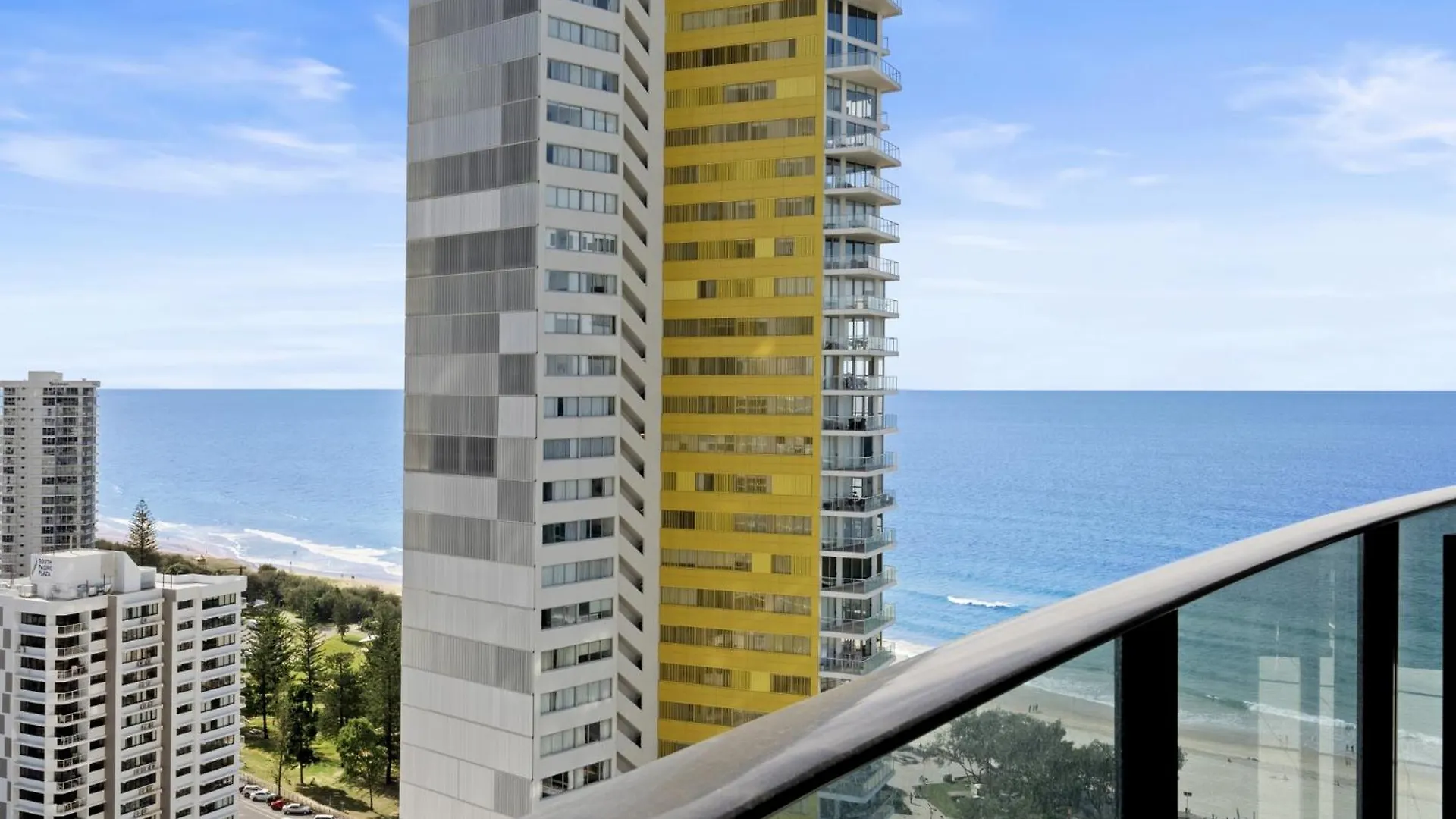 Oracle 2401 Daire Gold Coast 0*,
